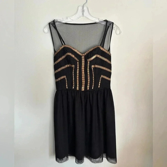 Elegant Guess Cocktail Dress with Art Deco Styling and Mesh Overlay Women’s 2 - Picture 1 of 8
